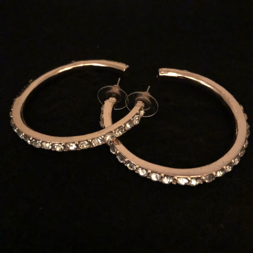 🆕 Steve Madden RGT 3/4 Hoop Earrings w/ Crystals - Picture 4 of 6